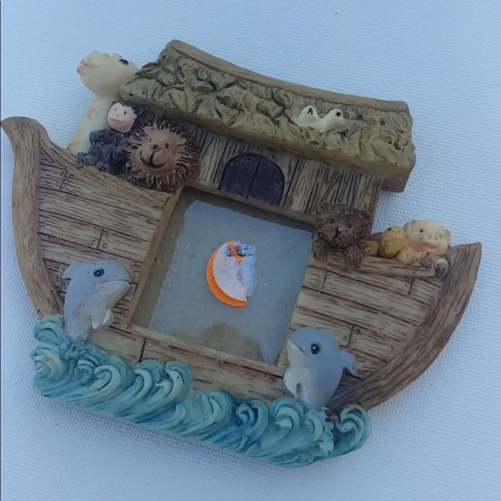 4/$15 🌻 Noah’s Ark Mini Picture Frame